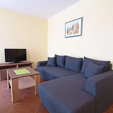 Apartment Smaragdna.1 *