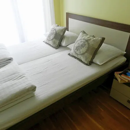 Apartment Smaragdna.1 *