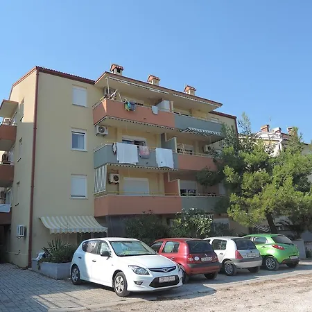 Apartment Smaragdna.1 *